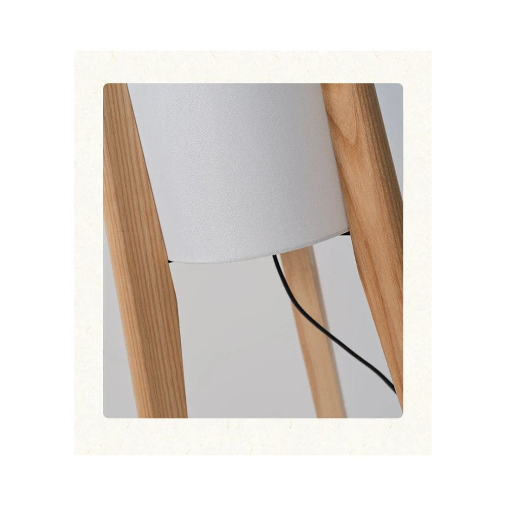 Lampada da pavimento angolare in legno giapponese