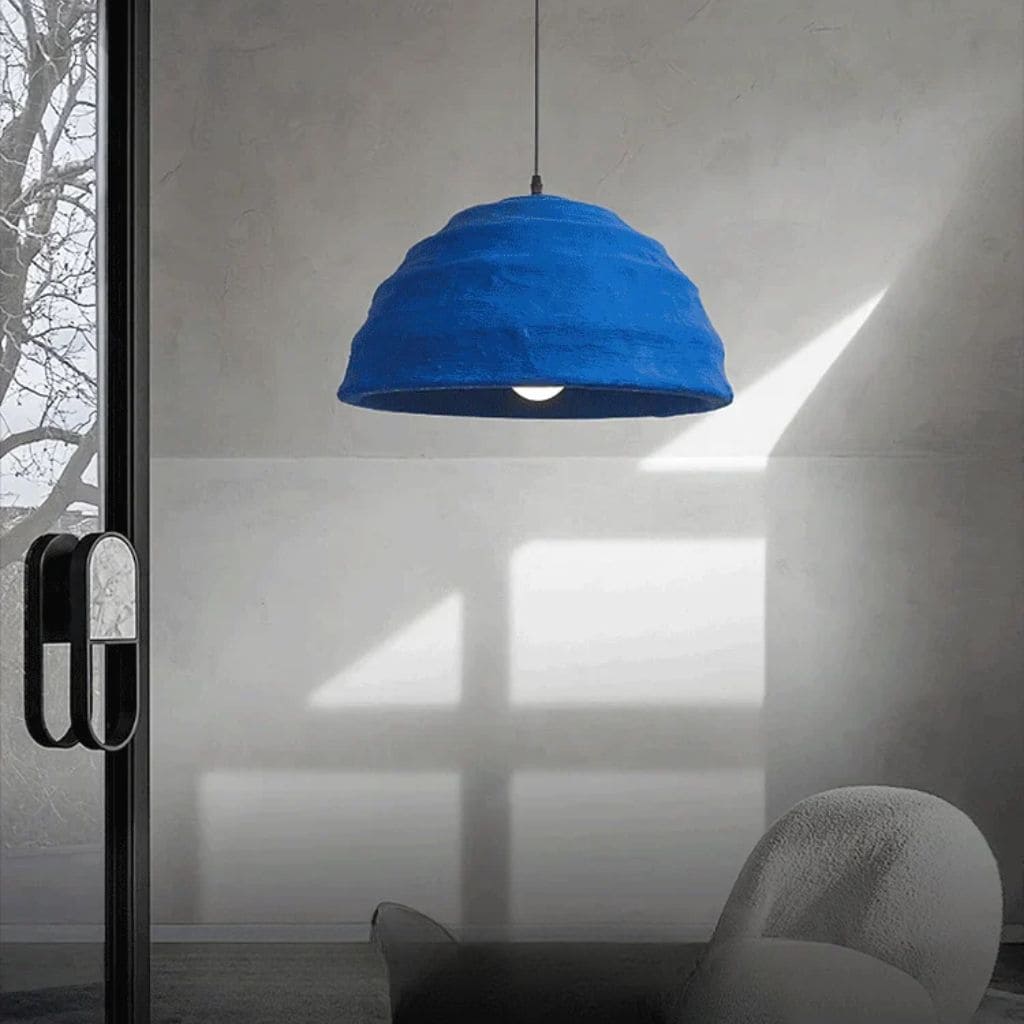 Luce in stile wabi sabi giapponese in blu klein