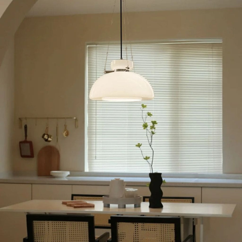 Lampadario in vetro bianco di latte in stile bauhaus medievale