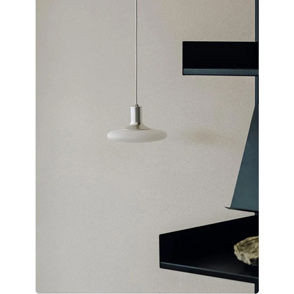 Sospensione minimalista elegante e senza tempo