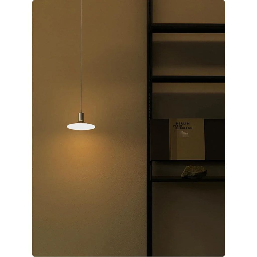 Sospensione minimalista elegante e senza tempo