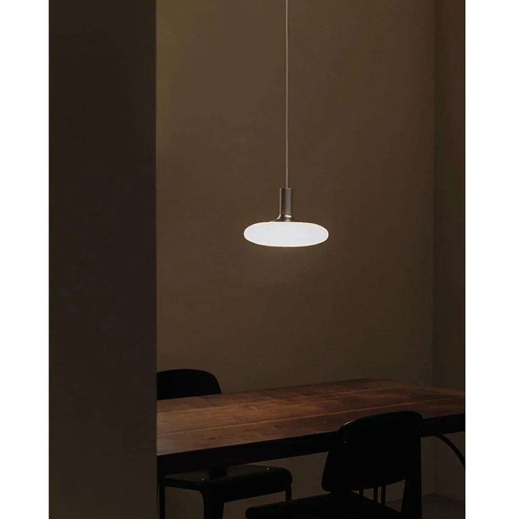 Sospensione minimalista elegante e senza tempo